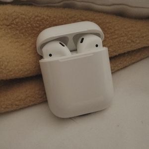 Apple airpods with box (plus charger)